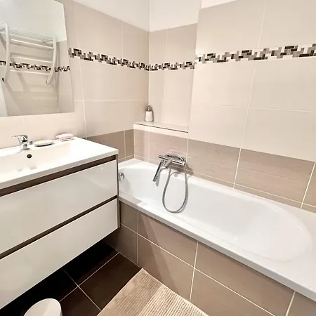 Very Nice 55m In The Heart Of Saint-raphael Διαμέρισμα *